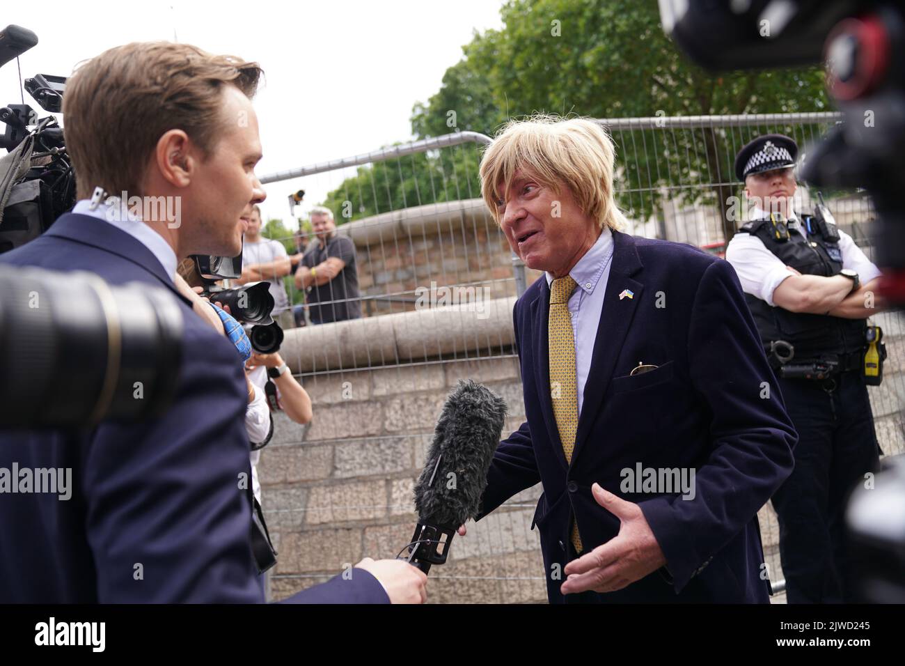 Michael Fabricant speaks to the media as he arrives at the Queen Elizabeth II Centre in London for the announcement of the new Conservative party leader, who will become the next Prime Minister. Picture date: Monday September 5, 2022. Stock Photo