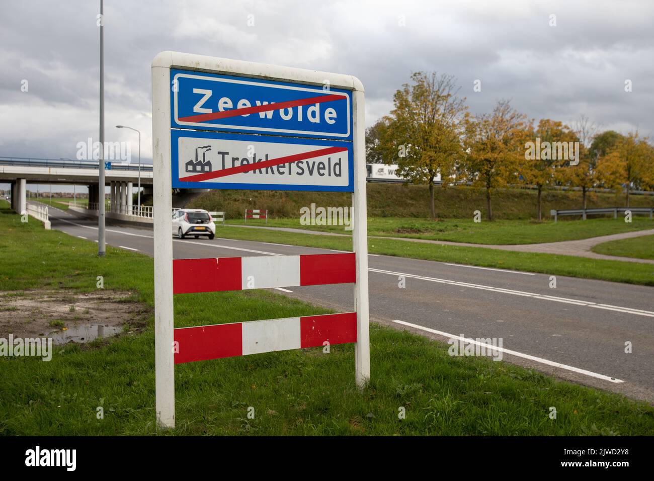 The Road Sign Of Zeewolde With Red Cross On It On Highway In The simple-illustration-of-medical-cross-isolated-flat-icon-22213290