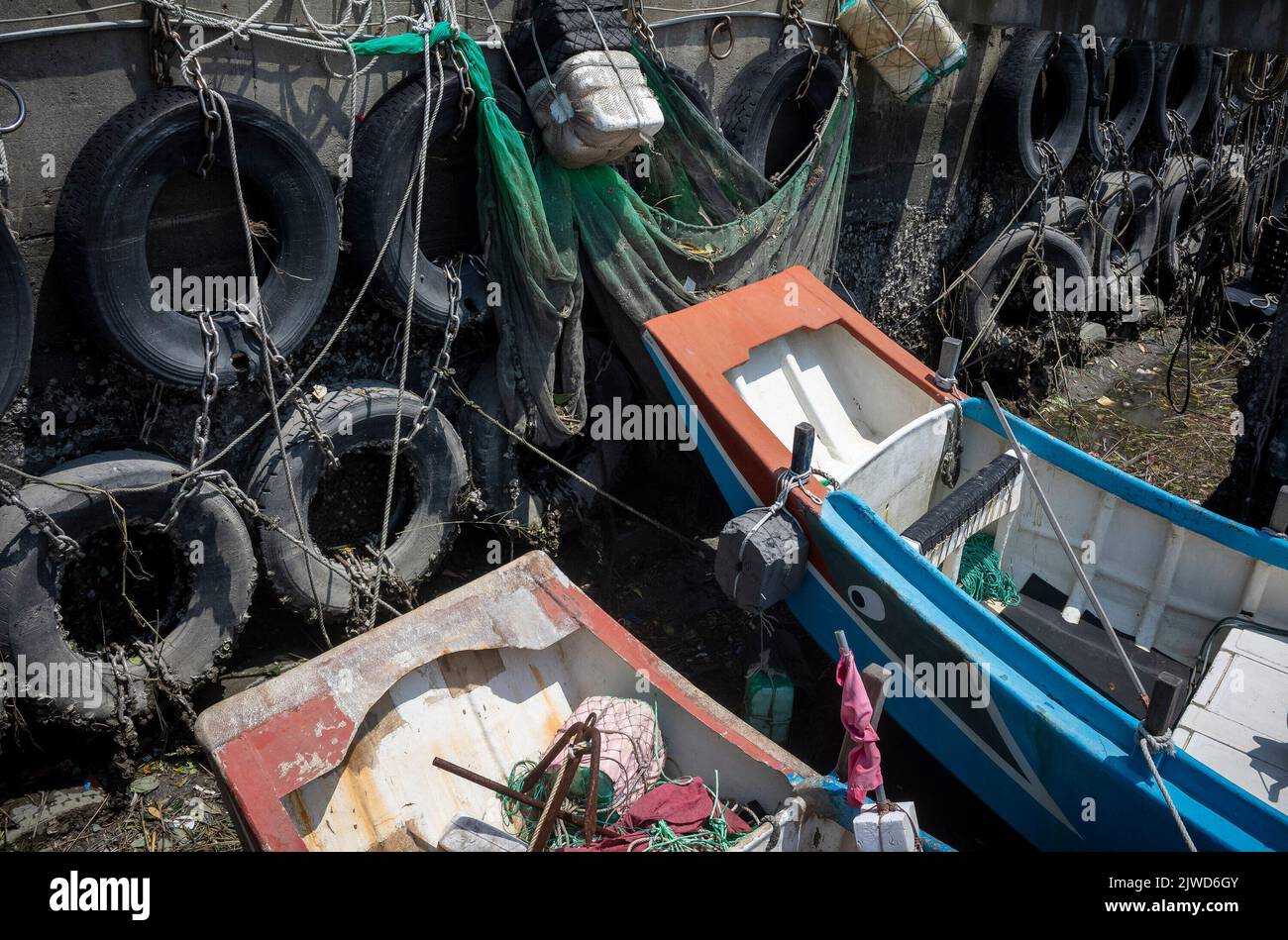 Taipei. 05th Sep, 2022. Fishing boats in the fishing port affected by waves caused by high winds and rainfall during Ninnamnor typhoon in Tamsui, Taiwan on 05/09/2022 by Wiktor Dabkowski Credit: dpa/Alamy Live News Stock Photo