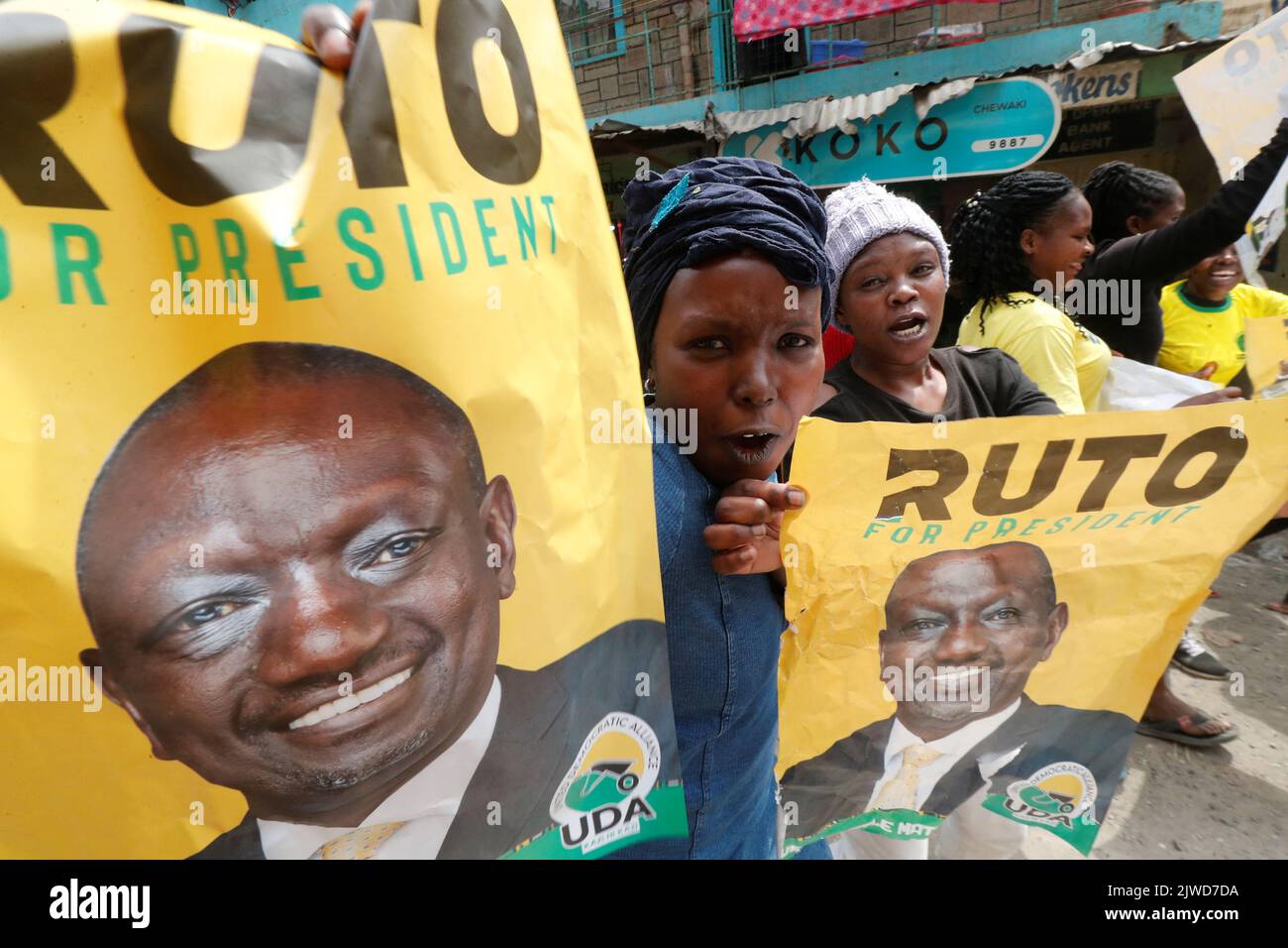 Supporters of Kenya's President-elect William Ruto celebrate the Supreme Court upholding his presidential election victory in Nairobi, Kenya September 5, 2022. REUTERS/Thomas Mukoya Stock Photo