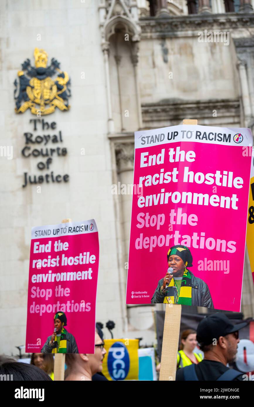 Royal Courts of Justice, Strand, London, UK. 5th Sep, 2022. Protesters have gathered outside the Royal Courts of Justice in protest at the plans to deport people to Rwanda. A postponed judicial review into the legality of the British government’s migrant deportation policy is being held inside Stock Photo