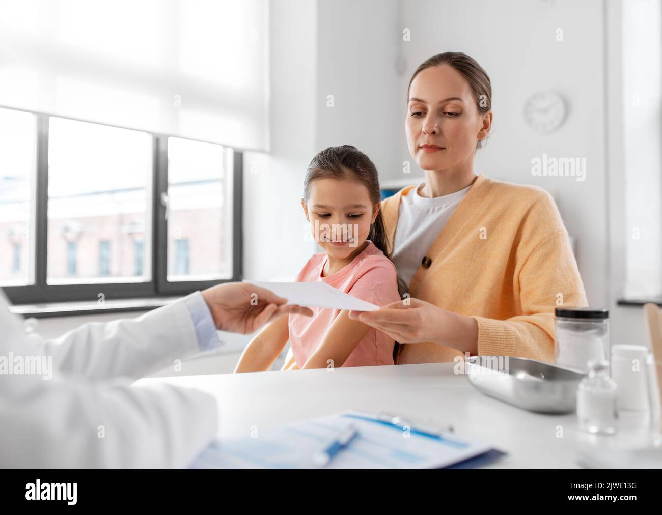 mother with little daughter and doctor at clinic Stock Photo - Alamy