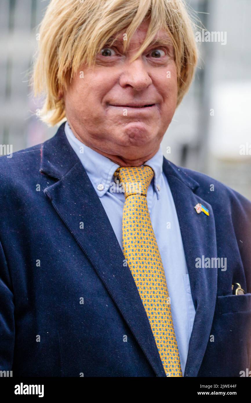 Westminster, London, UK, 5th September 2022.  Michael Fabricant arriving at the Queen Elizabeth II centre for the result and announcement for new Conservative party leader and UK Prime Minister. Amanda Rose/Alamy Live News Stock Photo