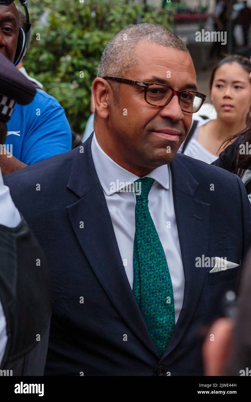 Westminster, London, UK, 5th September 2022.  James Cleverly arriving at the Queen Elizabeth II centre for the result and announcement for new Conservative party leader and UK Prime Minister. Amanda Rose/Alamy Live News Stock Photo