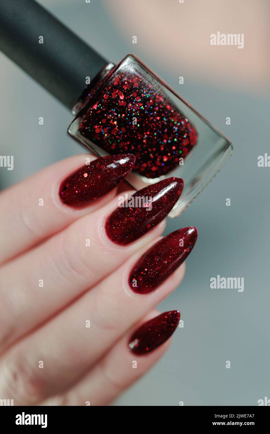 Burgundy nails hi-res stock photography and images - Page 13 - Alamy
