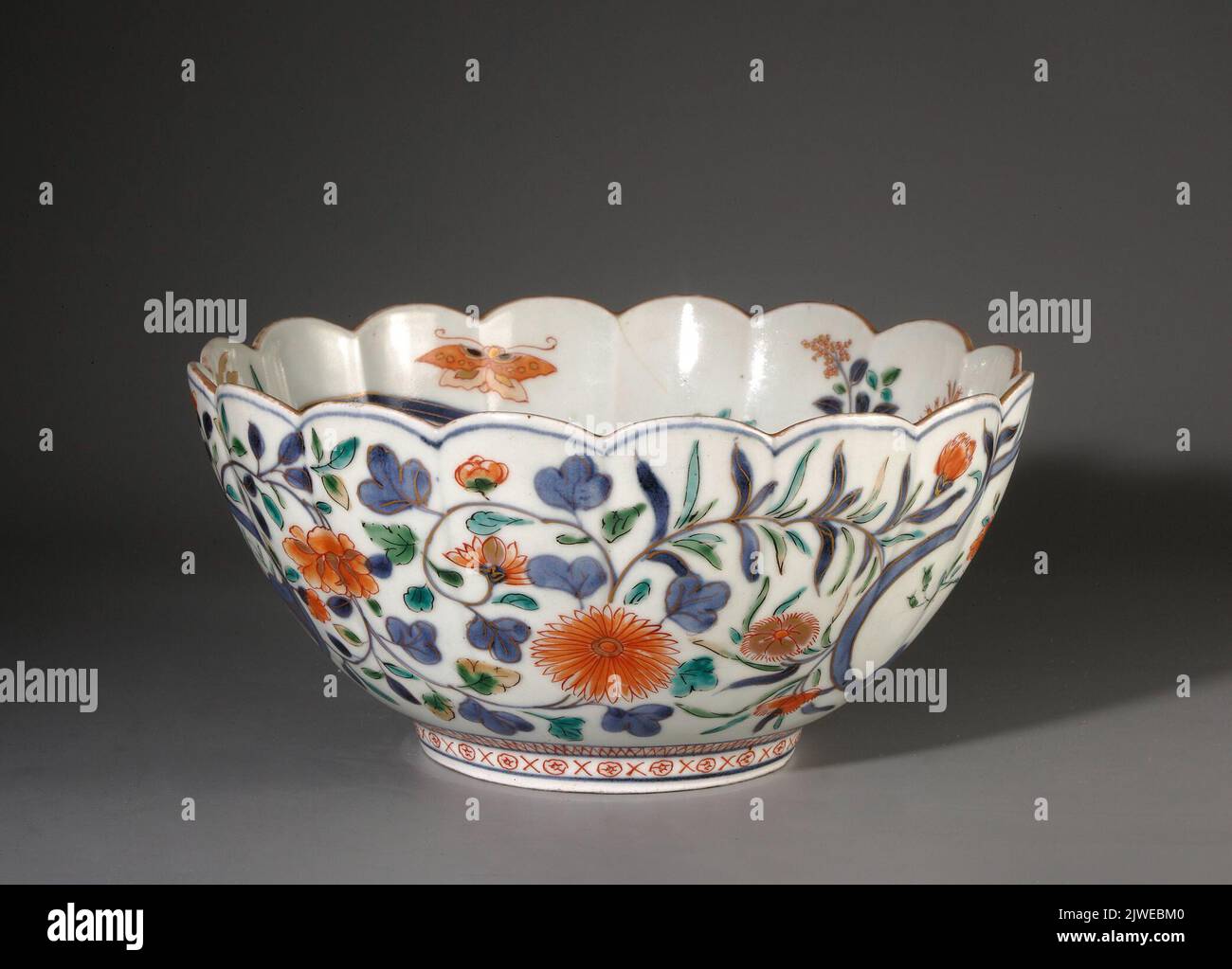 Bowl decorated with varicoloured flower design and figural scenes in ...