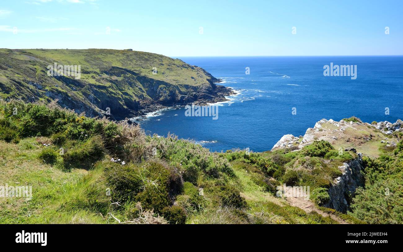 Rugged cliffs silhouette hi-res stock photography and images - Alamy