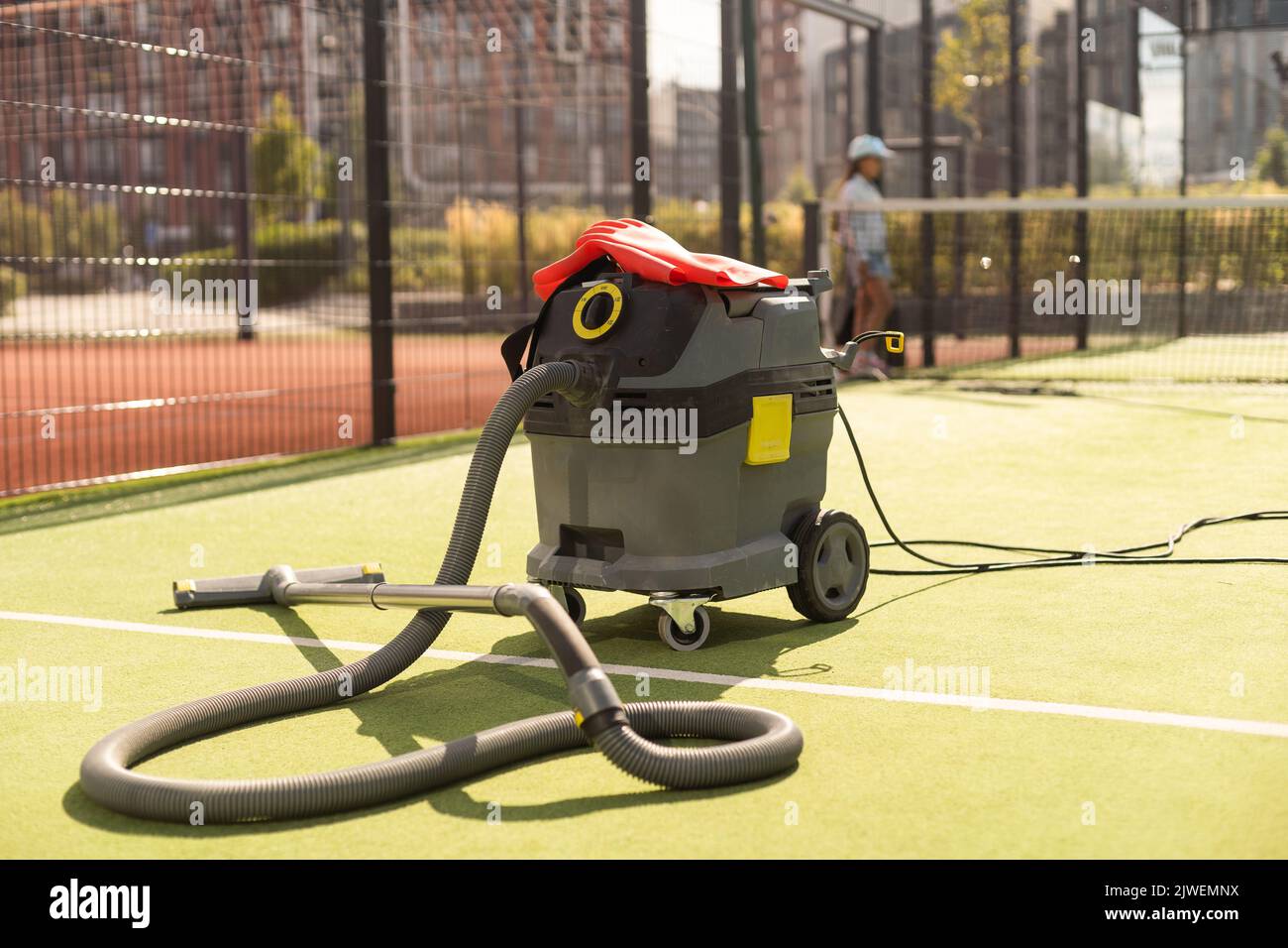 Wet tennis courts hires stock photography and images Alamy