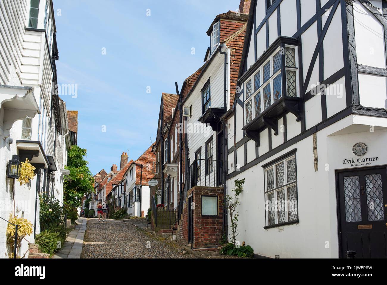 Ancient cottages along Mermaid Street in the East Sussex town of Rye ...