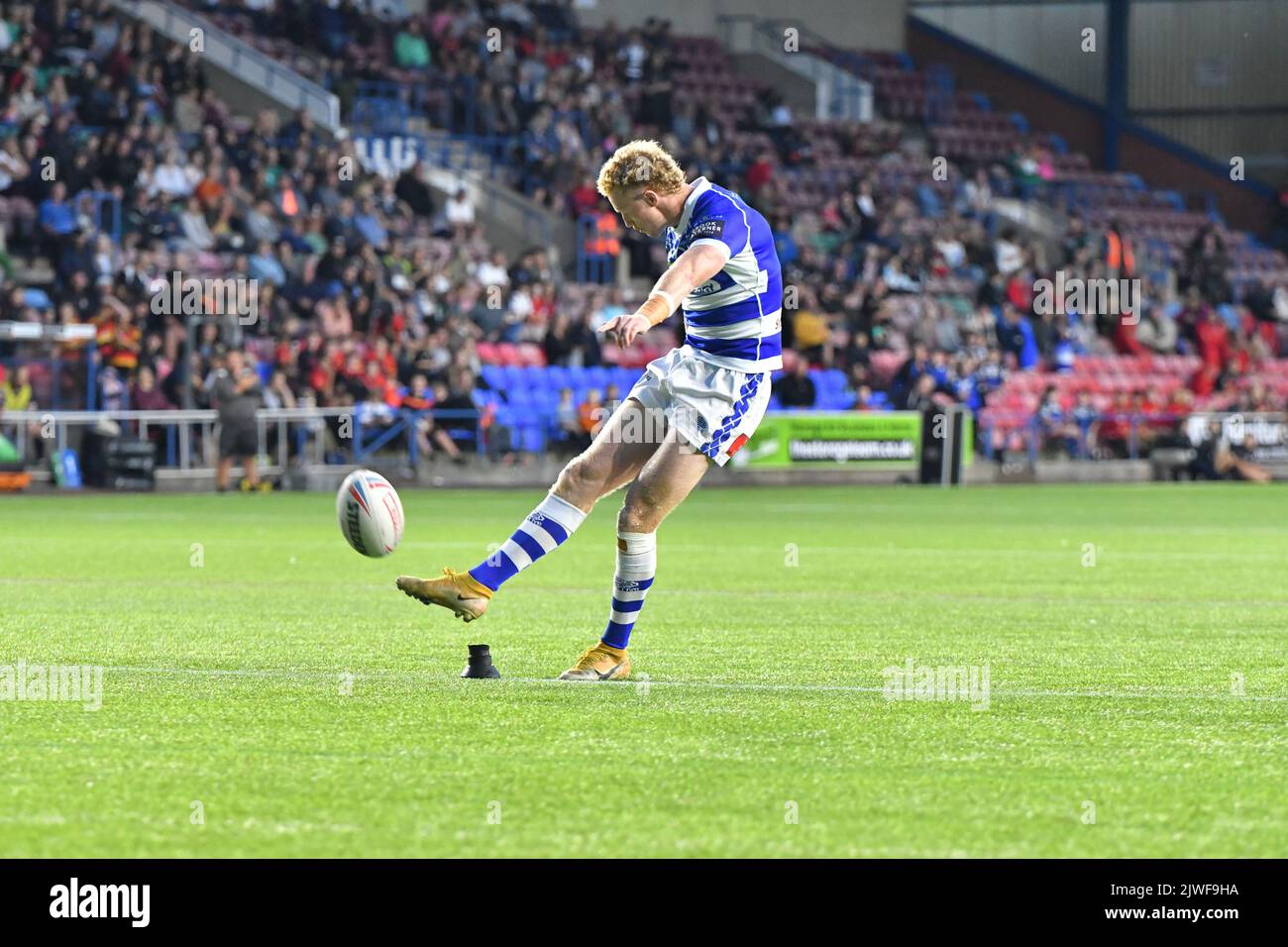 DCBL Stadium, Widnes, England. 5th September 2022. Betfred Championship, Widnes Vikings versus Halifax Panthers; Walmsley converts a try for Halifax, Betfred Championship match between Widnes Vikings and Halifax Panthers Credit: Mark Percy/Alamy Live News Credit: MARK PERCY/Alamy Live News Stock Photo