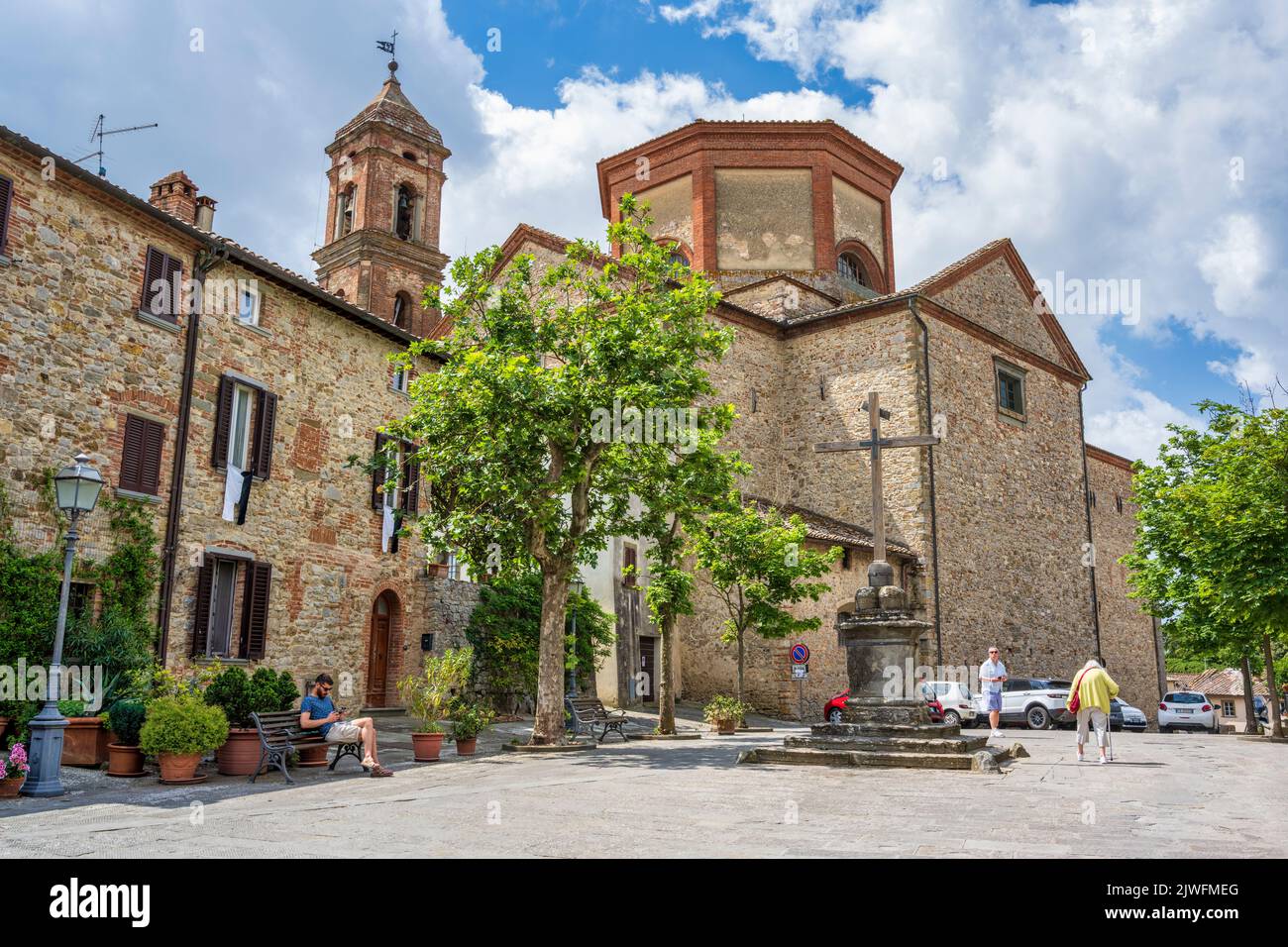 Collegiata di San Michele Arcangelo from Piazza del Tribunale in the medieval hilltop town of Lucignano in the Val di Chiana in Tuscany, Italy Stock Photo