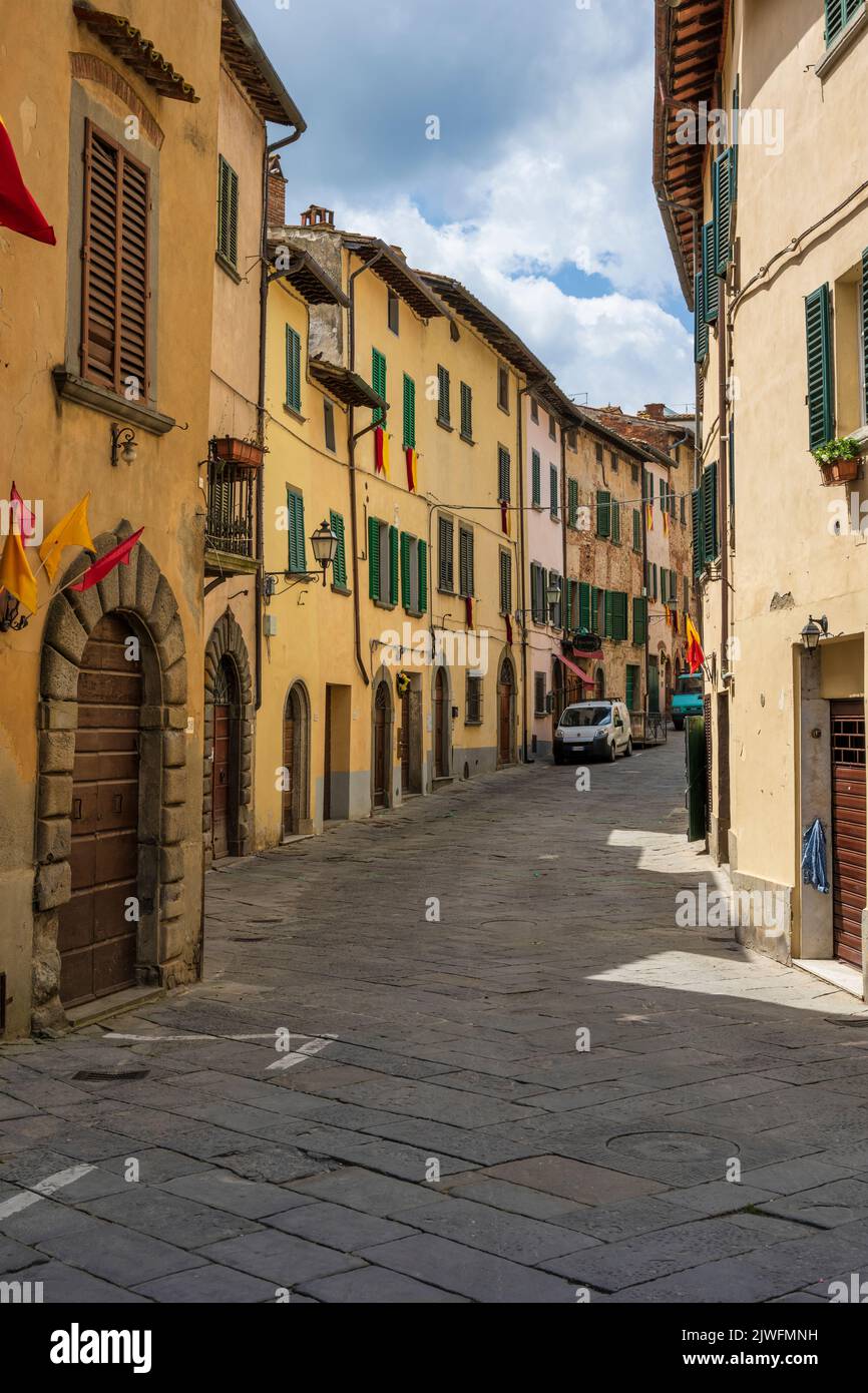 Via Giacomo Matteotti in the medieval hilltop town of Lucignano in the Val di Chiana in Tuscany, Italy Stock Photo
