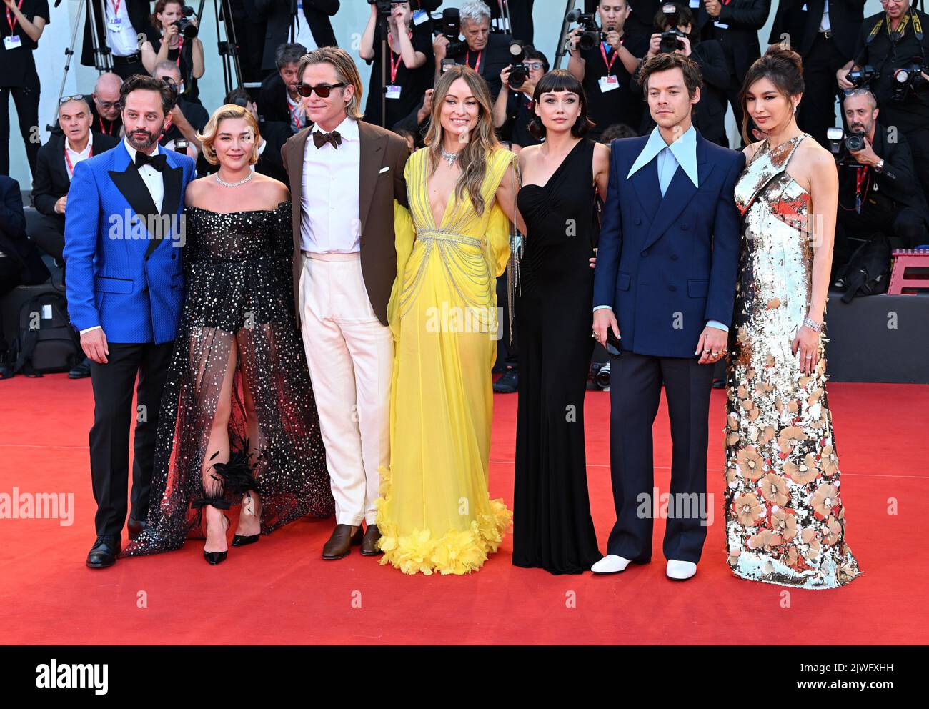Venice, Italy. 05th Sep, 2022. British actresses Florence Pugh and Gemma Chan, singer/ actor Harry Styles, American actors Chris Pine and Nick Kroll, actress/ director Olivia Wilde and actress Sydney Chandler attend the premiere of Don't Worry Darling at the 79th Venice Film Festival in Venice, Italy on Monday, September 5, 2022. Photo by Rune Hellestad/UPI Credit: UPI/Alamy Live News Stock Photo