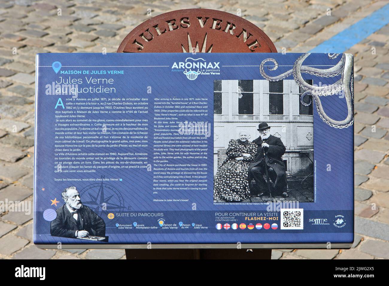 Explanatory sign outside the former residence (currently museum) of French author Jules Verne (1828-1905) in Amiens (Somme), France Stock Photo