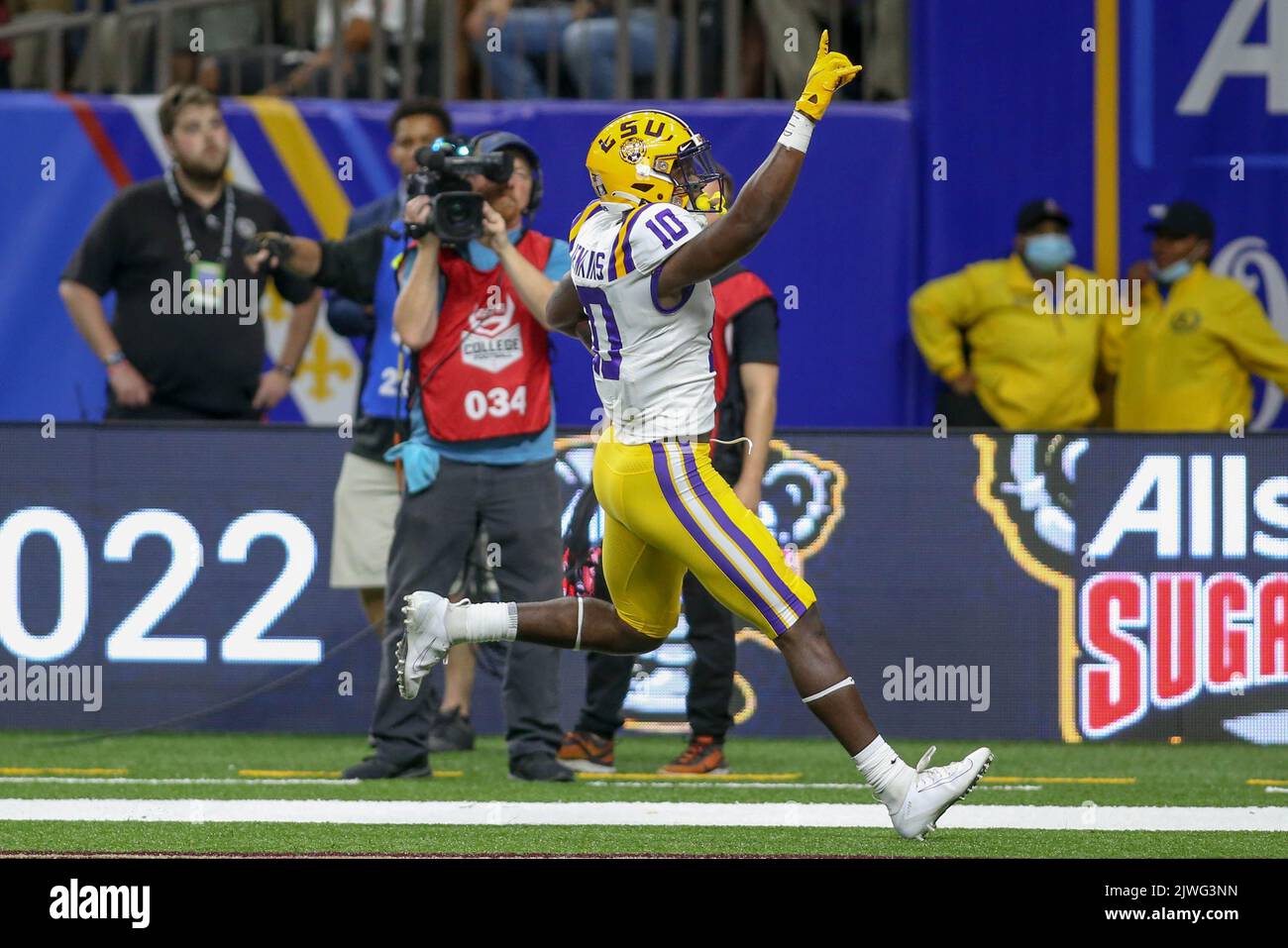 September 4, 2022: LSU's Jaray Jenkins (10) celebrates as he runs the ball into the endzone during the Allstate Louisiana Kickoff Game between the Florida St. Seminoles and the LSU Tigers at the Caesars Superdome in New Orleans, LA. Jonathan Mailhes/CSM Stock Photo