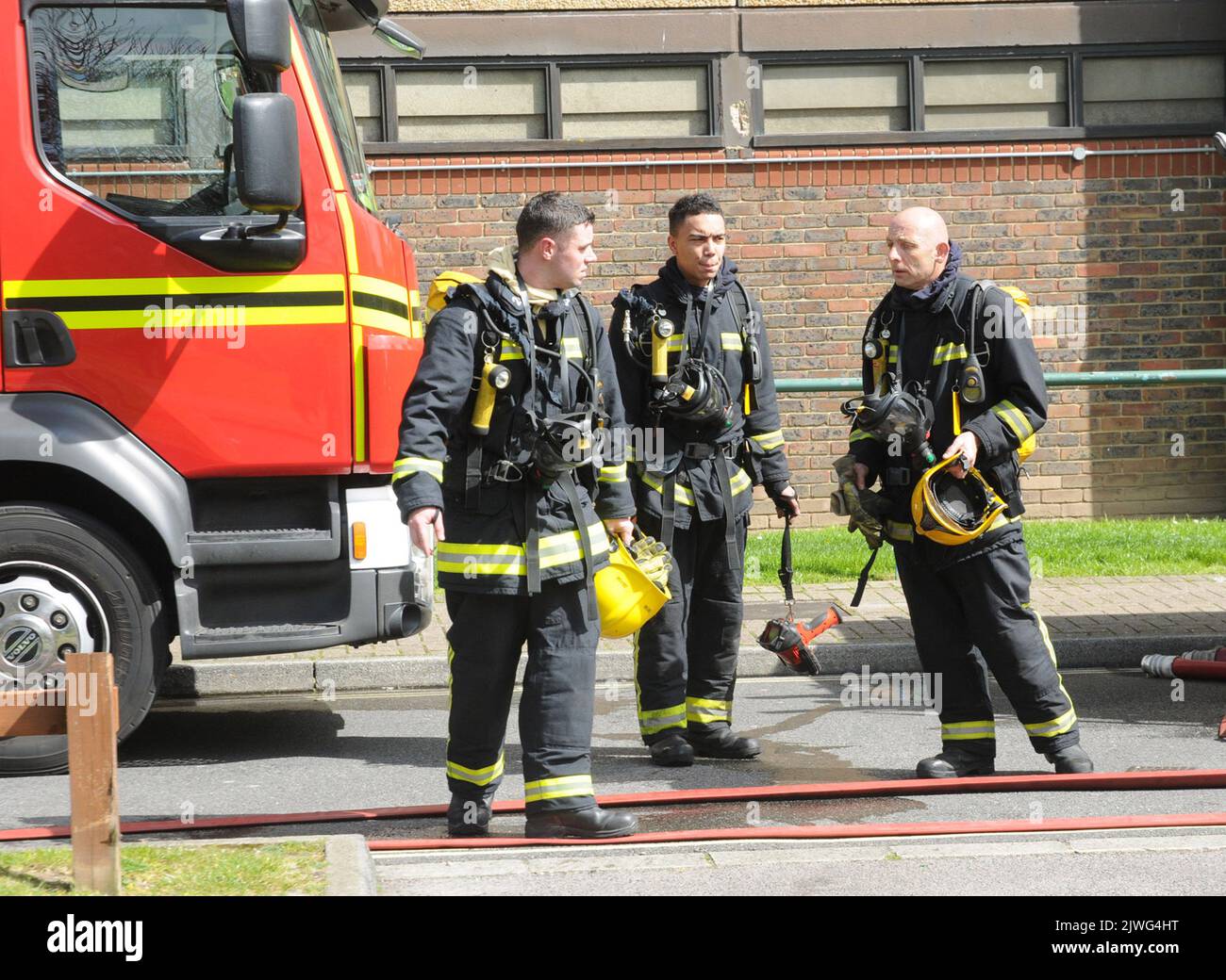 EMERGENCY SERVICES ATTEND A FIRE ON  13TH FLOOR OF BARKIS HOUSE IN PORTSMOUTH. PIC MIKE WALKER, 2013 Stock Photo