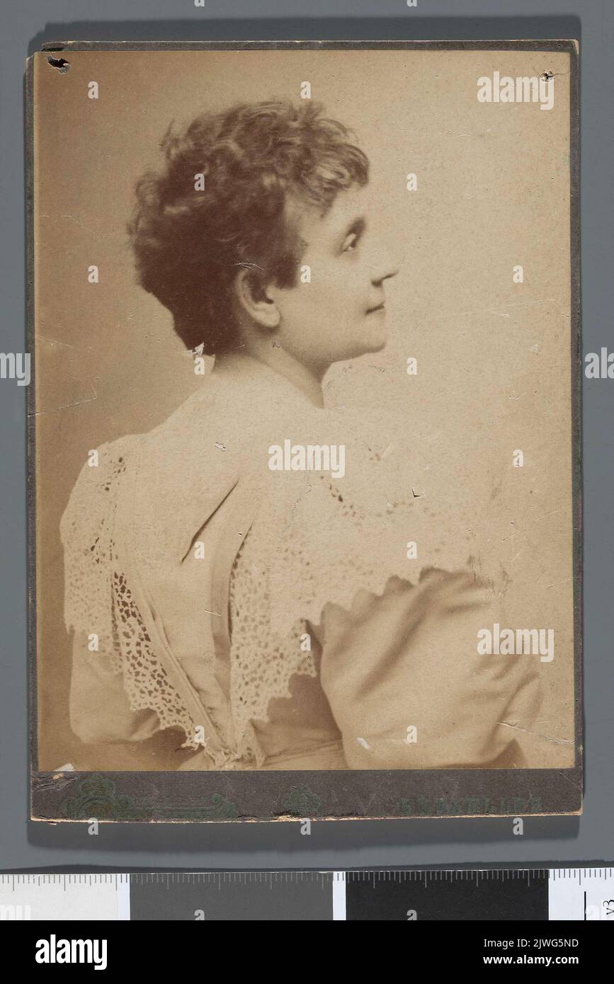 Portrait of Berthe Marx-Goldschmidt (1859-1925), French pianist (half figure, profile, from the rear). Dupont (Bruksela ; studio fotograficzne ; 1864-1900), photographer Stock Photo