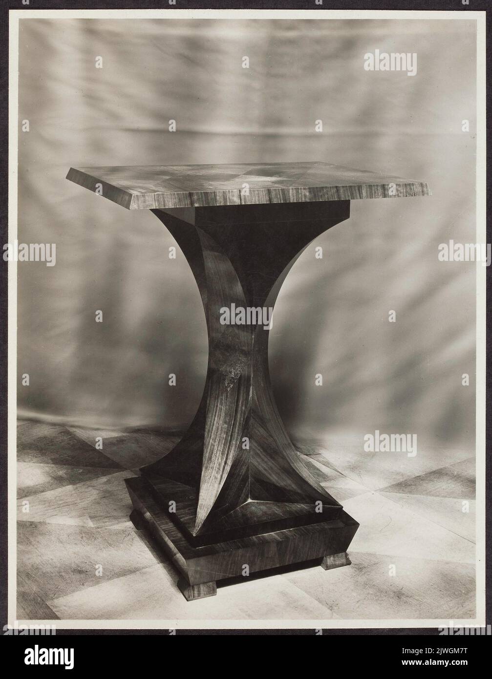 International exposition of decorative arts and modern industry [Exposition Internationale des Arts Décoratifs et Industriels Modernes], Paris 1925. Polish Hall – table from the salon designed by Wojciech Jastrzębowski. Photo REP (Paryż ; studio fotograficzne ; fl. 1925), photo agency Stock Photo