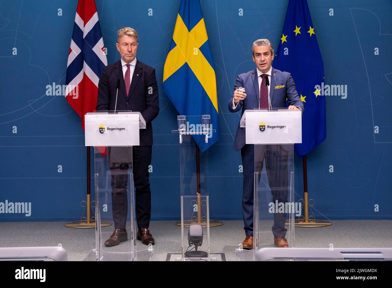 STOCKHOLM, Sept. 5, 2022 (Xinhua) -- Swedish Minister for Energy and Digital Development Khashayar Farmanbar (R) and Norwegian Minister of Petroleum and Energy Terje Aasland attend a press conference in Stockholm, Sweden, on Sept. 5, 2022. Sweden and Norway announced on Monday they were ready to launch a joint task force aimed at reining in the soaring electricity costs in the Nordic region. (Ninni Andersson/Government Offices of Sweden/Handout via Xinhua) Stock Photo