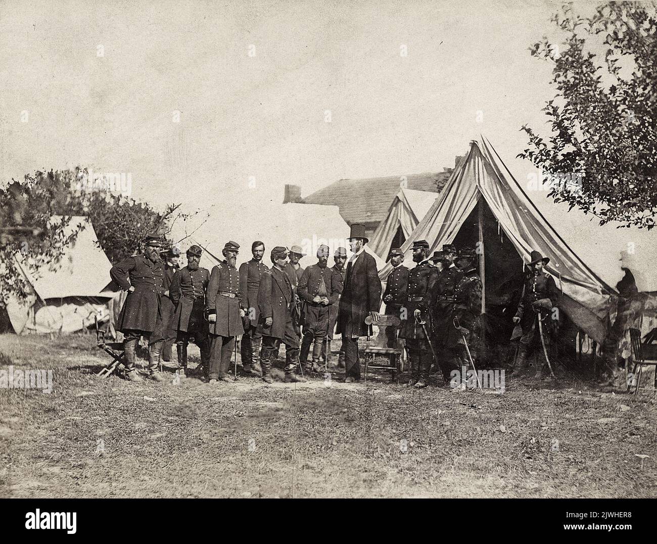 Lincoln with officers after the Battle of Antietam. Notable figures (from left) are 1. Col. Delos Sackett; 4. Gen. George W. Morell; 5. Alexander S. Webb, Chief of Staff, V Corps; 6. McClellan;. 8. Dr. Jonathan Letterman; 10. Lincoln; 11. Henry J. Hunt; 12. Fitz John Porter; 15. Andrew A. Humphreys; 16. Capt. George Armstrong Custer. Stock Photo