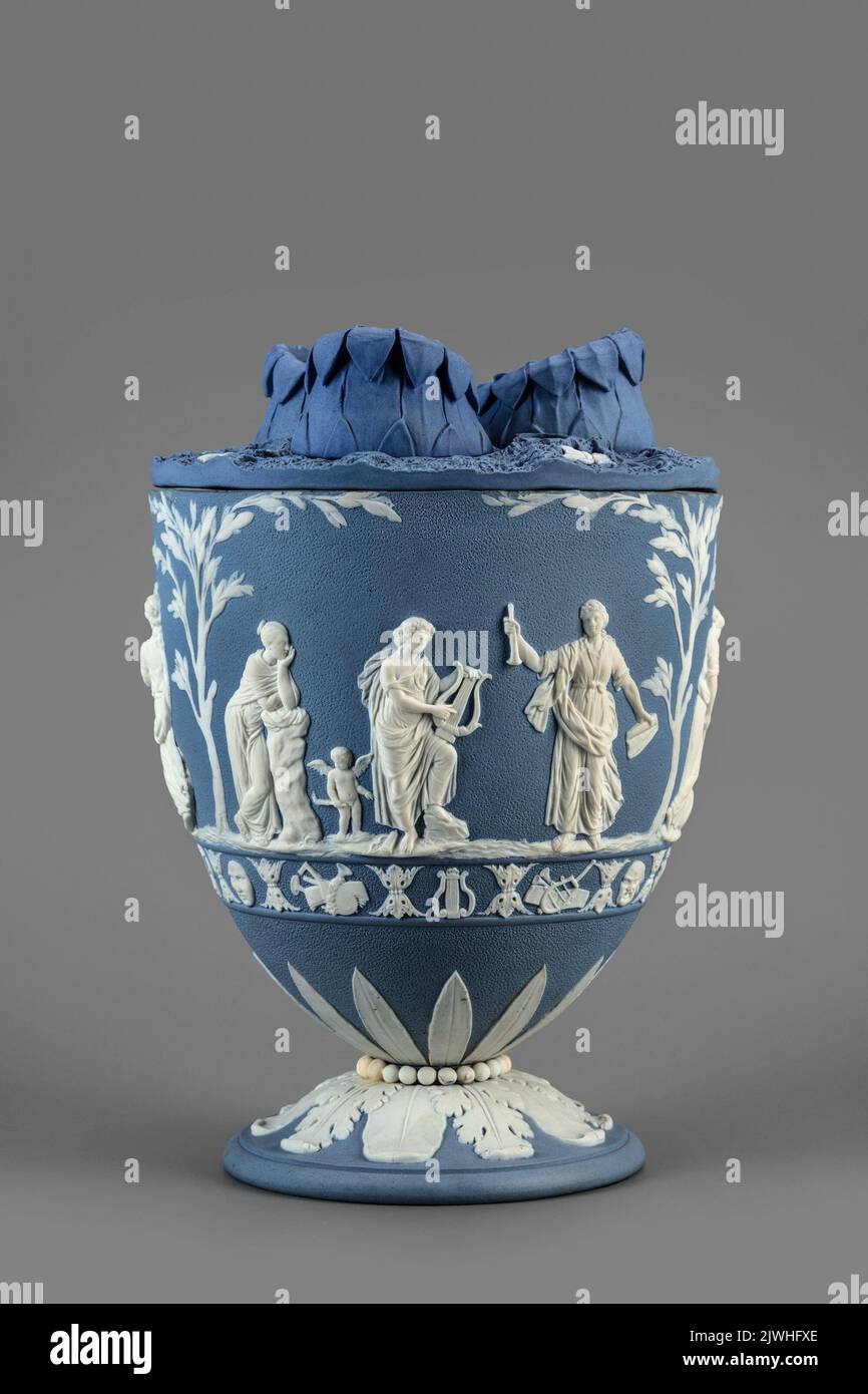 Bouquet with sleeves and inserts. Flaxman Mł., John (1755-1826), sculptor, Wedgwood, Josiah (1730-1795), factory owner, Etruria Factory (Staffordshire ; wytwórnia ceramiki ; 1769-1950), factory Stock Photo