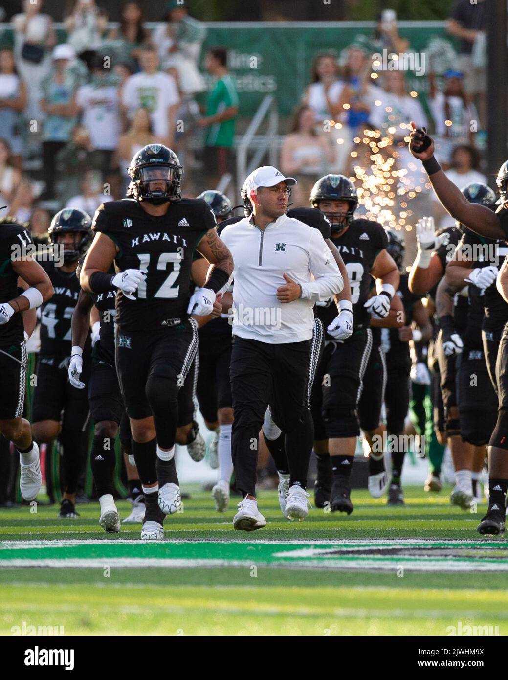september-3-2022-hawaii-rainbow-warriors-head-coach-timmy-chang-runs
