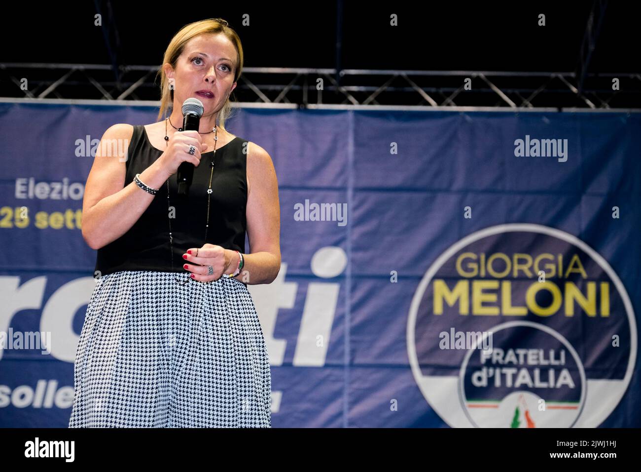 Meloni in Cosenza on 30 August 2022 during her Fratelli D