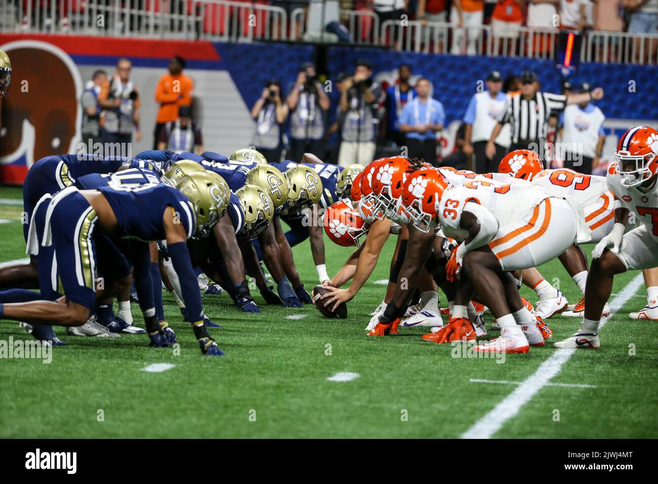 Atlanta, GA - SEPTEMBER 05: Line of scrimmage during the Chick-Fil-A Kickoff Game between Clemson vs Georgia Tech game on Monday September 5, 2022 in Atlanta, GA. (Jevone Moore/Image of Sport) Stock Photo