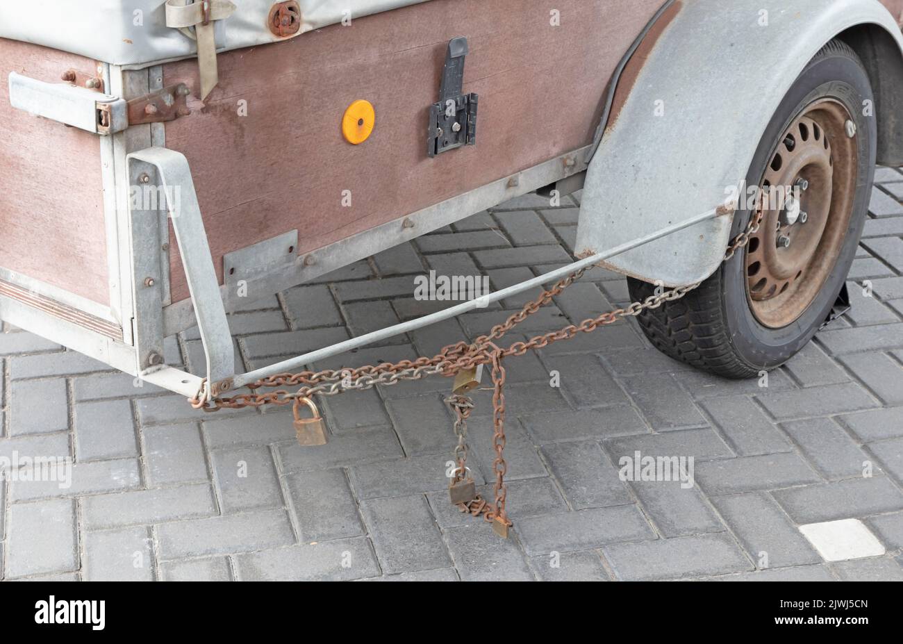 Chain of locks hires stock photography and images Alamy