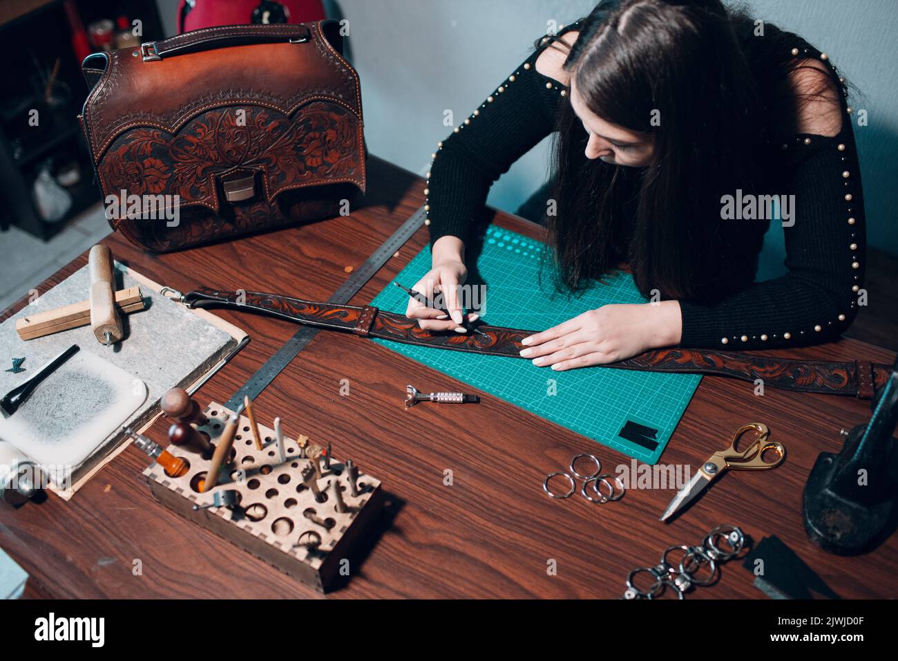 Embossing Cerving Stamping Tooling Modeling Leather. Tanner woman