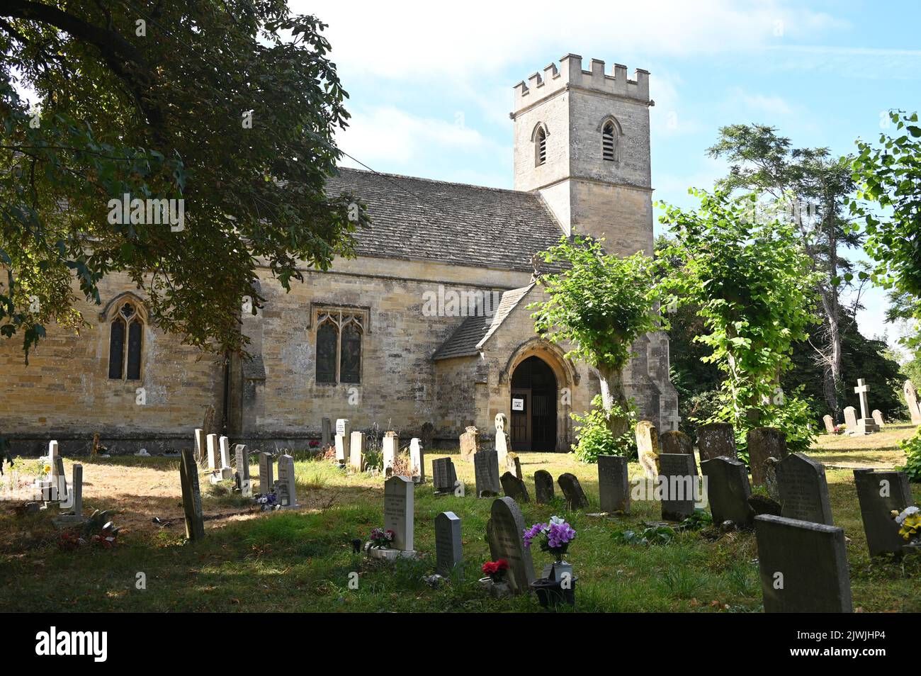 Holy Cross Church in the north Oxfordshire village of Shipton on Cherwell is on the bank of the Oxford Canal Stock Photo