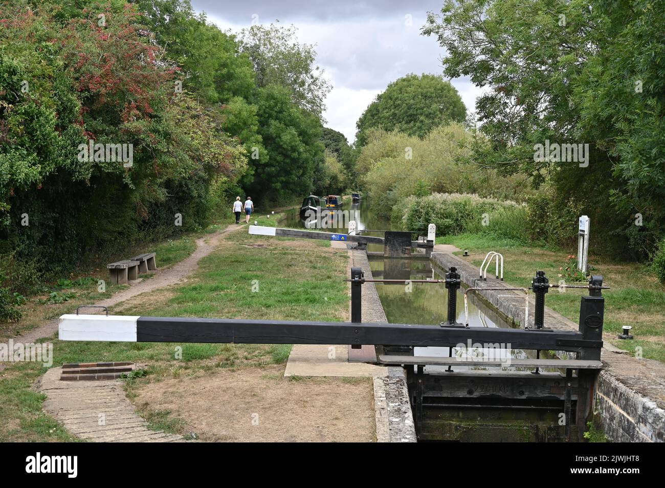 Roundham Lock, one of numerous locks on the Oxford Canal. This lock is close to the north Oxfordshire village of Kidlington Stock Photo