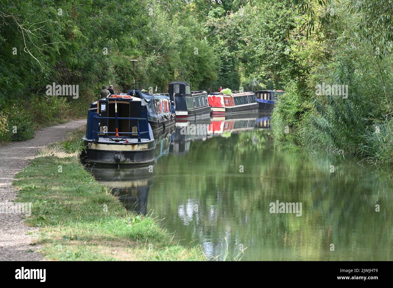 Narrowboats on the Oxford Canal near the north Oxfordshire village of Thrupp Stock Photo