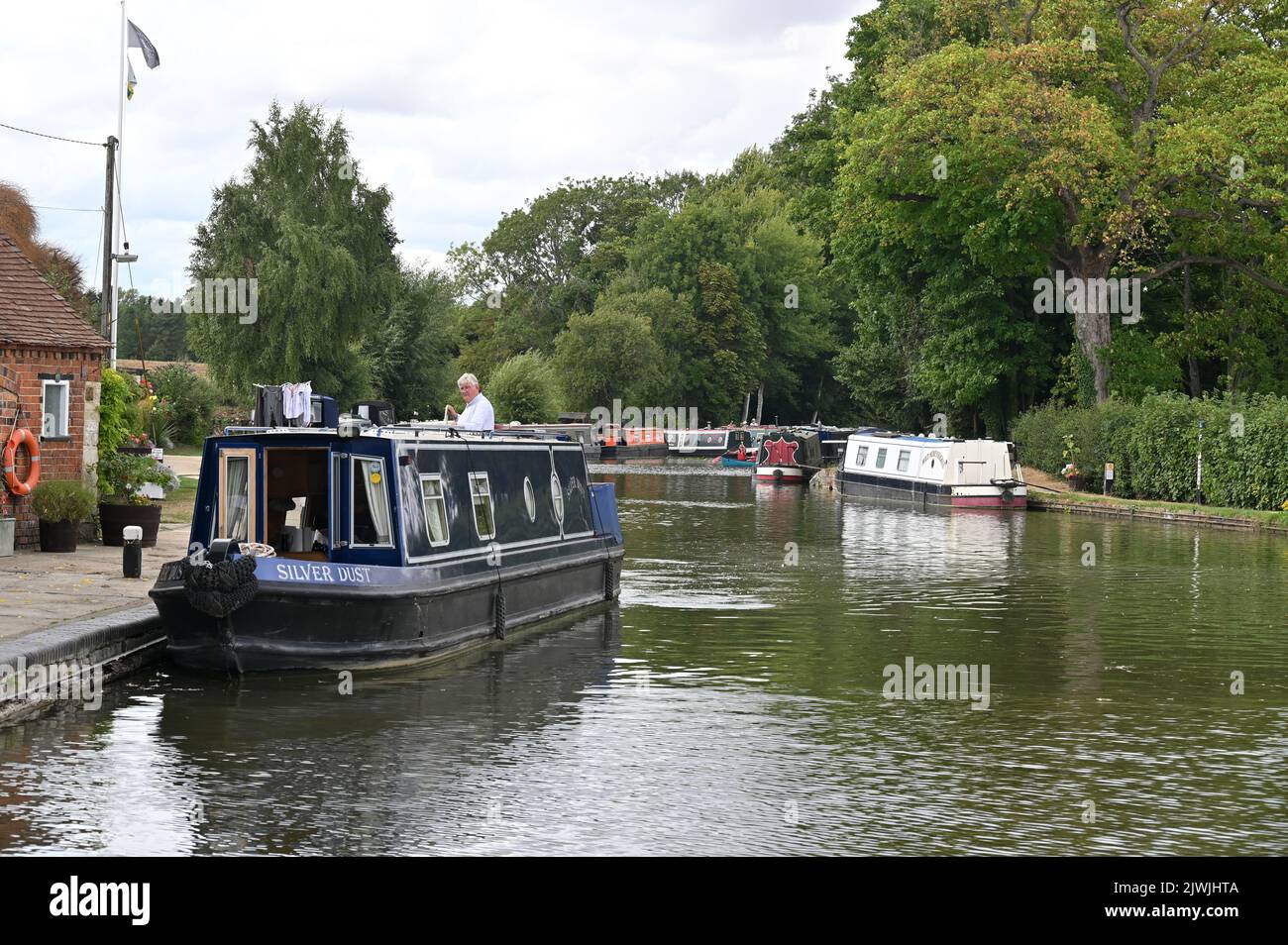 Narrowboats on the Oxford Canal near the north Oxfordshire village of Thrupp Stock Photo