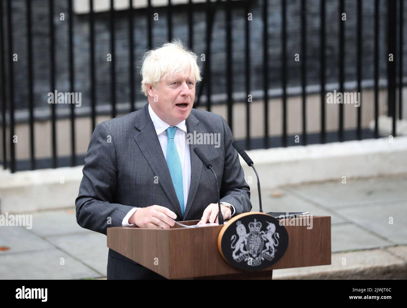 London, UK. 06th Sep, 2022. British Prime Minister Boris Johnson delivers his farewell speech to the International media outside No.10 Downing St on Tuesday, September 06, 2022. Mr Johnson is heading to Balmoral, Scotland to see Her Majesty the Queen to finalise the changeover of power as the new Prime Minister Liz Truss takes charge of the country. Photo by Hugo Philpott/UPI Credit: UPI/Alamy Live News Stock Photo