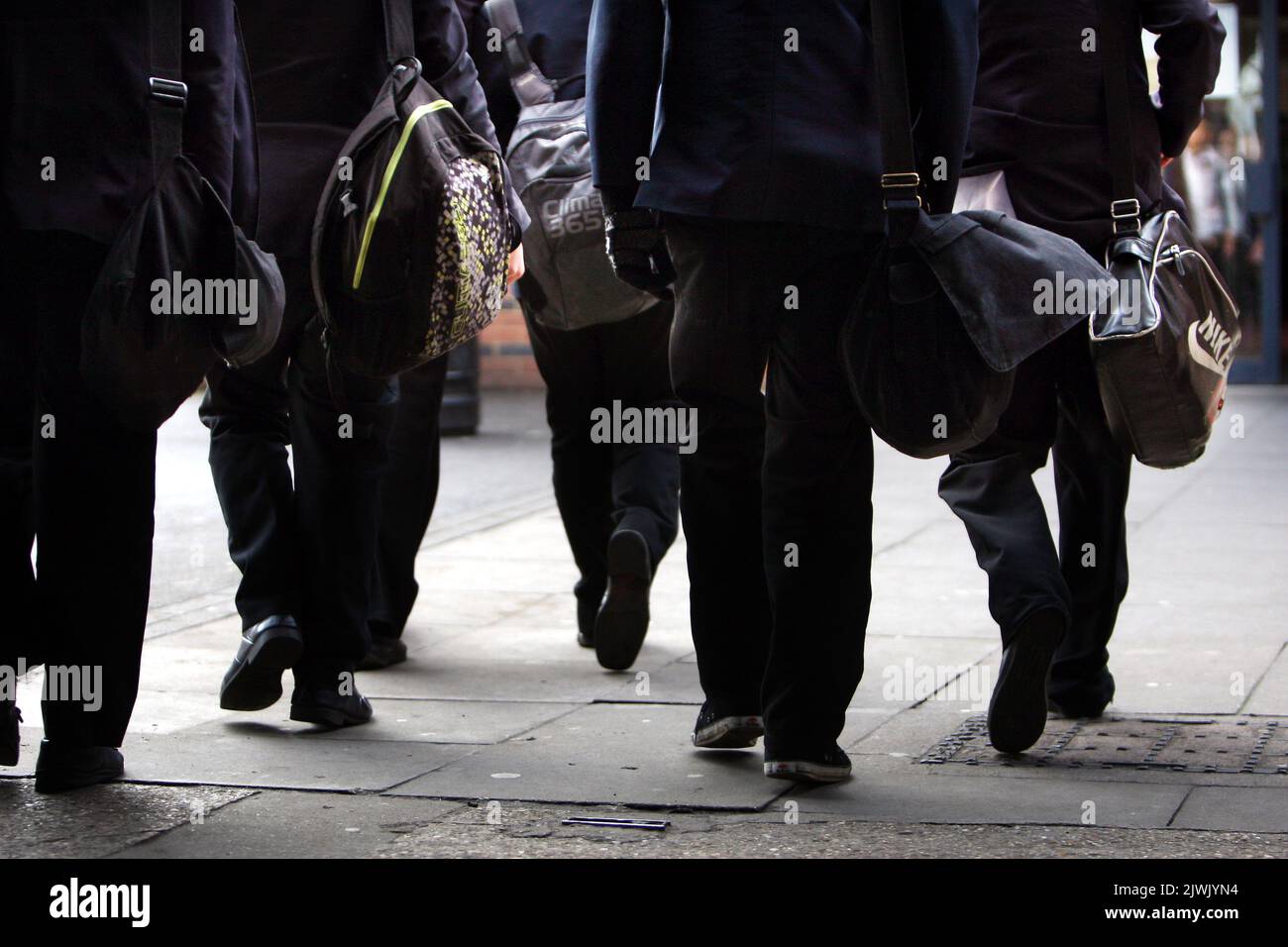 File photo dated 26/01/12 of pupils going to school. Drug use and smoking are in decline among high school pupils, but vaping is on the rise, according to a new report. New figures from NHS Digital suggest that some 9% of 11 to 15-year-olds in England smoke e-cigarettes. Issue date: Tuesday September 6, 2022. Stock Photo
