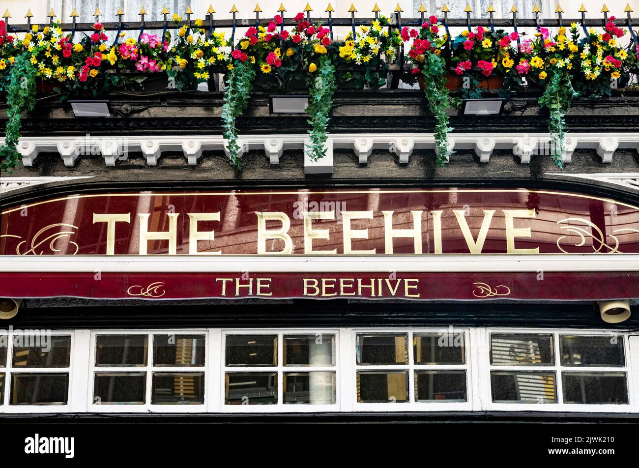 Sign over the entrance to The Beehive, a pub in Liverpool City Centre Stock Photo