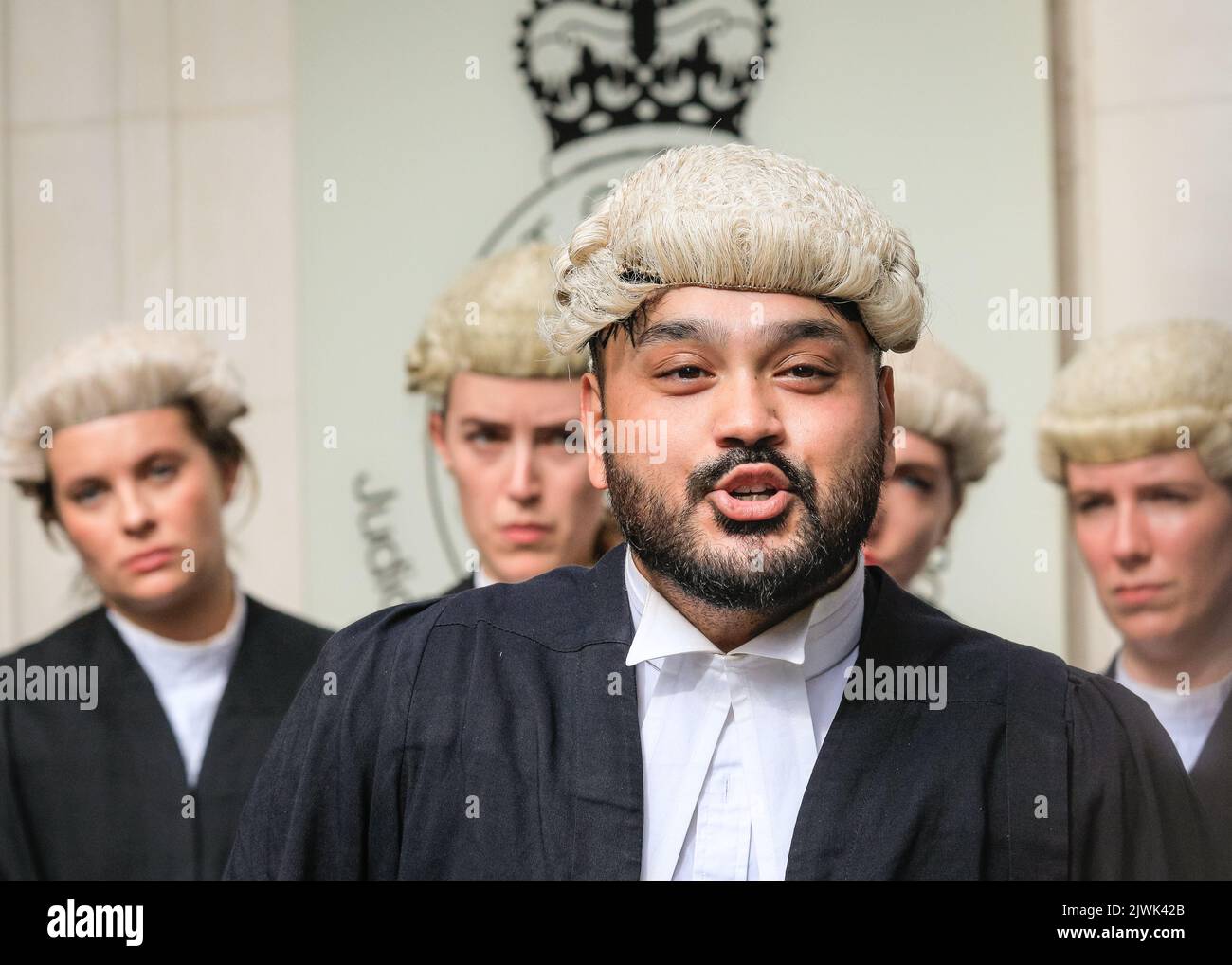 london-uk-06th-sep-2022-barristers-outside-the-supreme-court-in