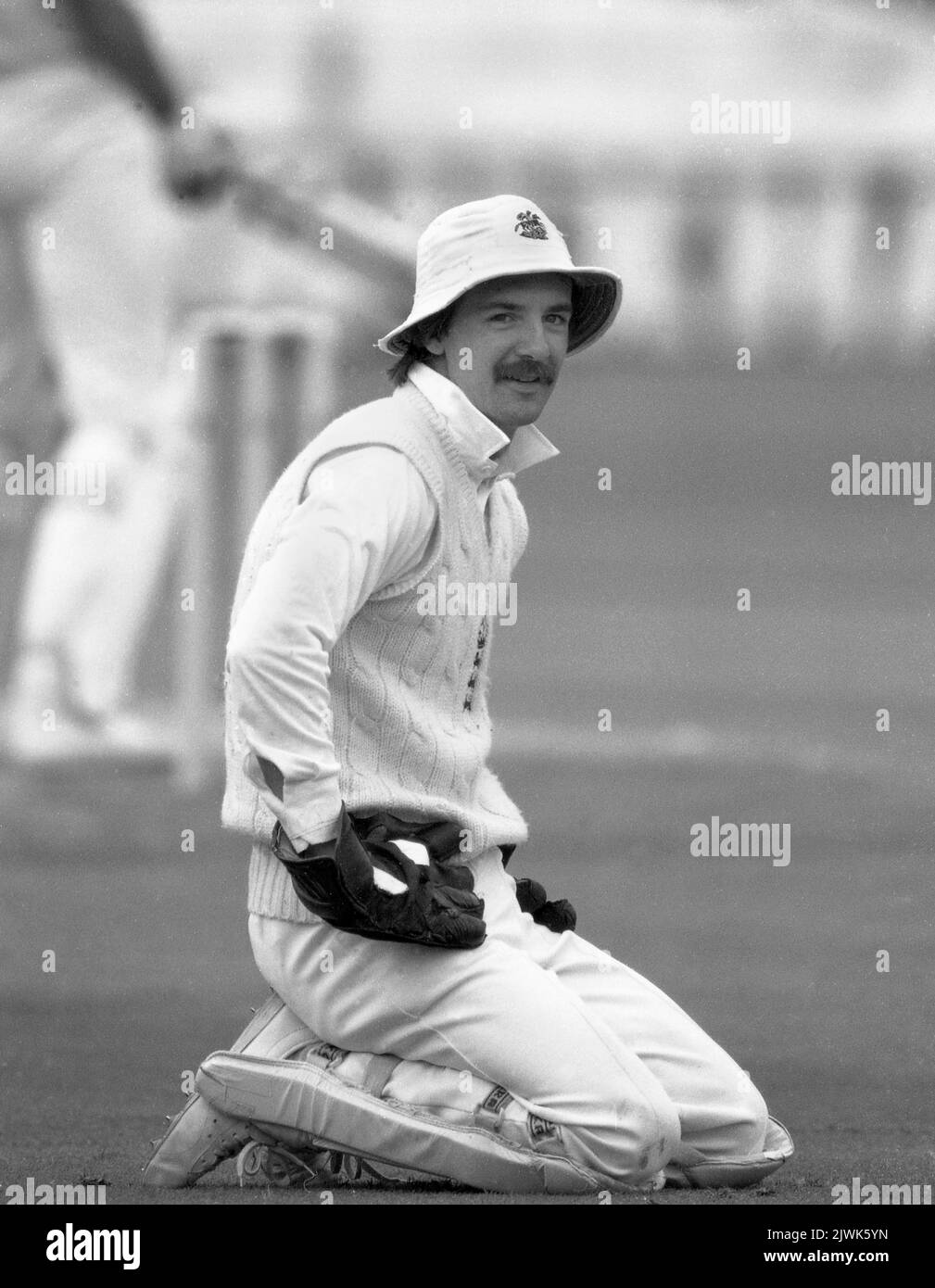Cricket 2nd Test England versus NewZealand, Lords, 25 June 1990 England wicketkeeper Jack Russell  Photo by Tony Henshaw Stock Photo