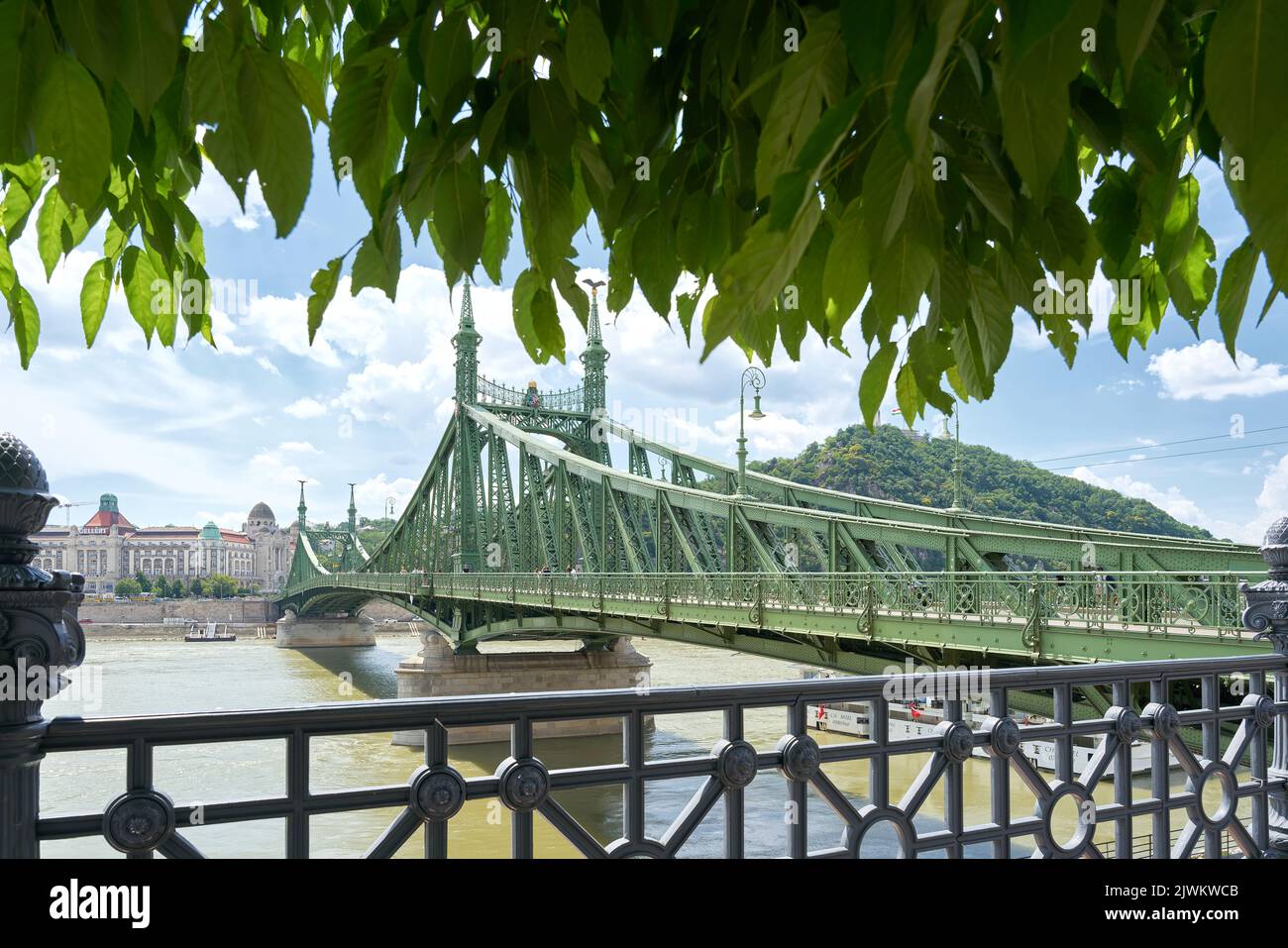 The historic Freedom Bridge, Szabadsag hid, in Budapest crosses the Danube River and connects the districts of Buda and Pest Stock Photo