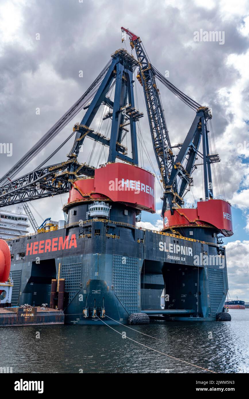 Petroleumhaven, the world's largest floating crane, Heerema Sleipnir, from Rotterdam