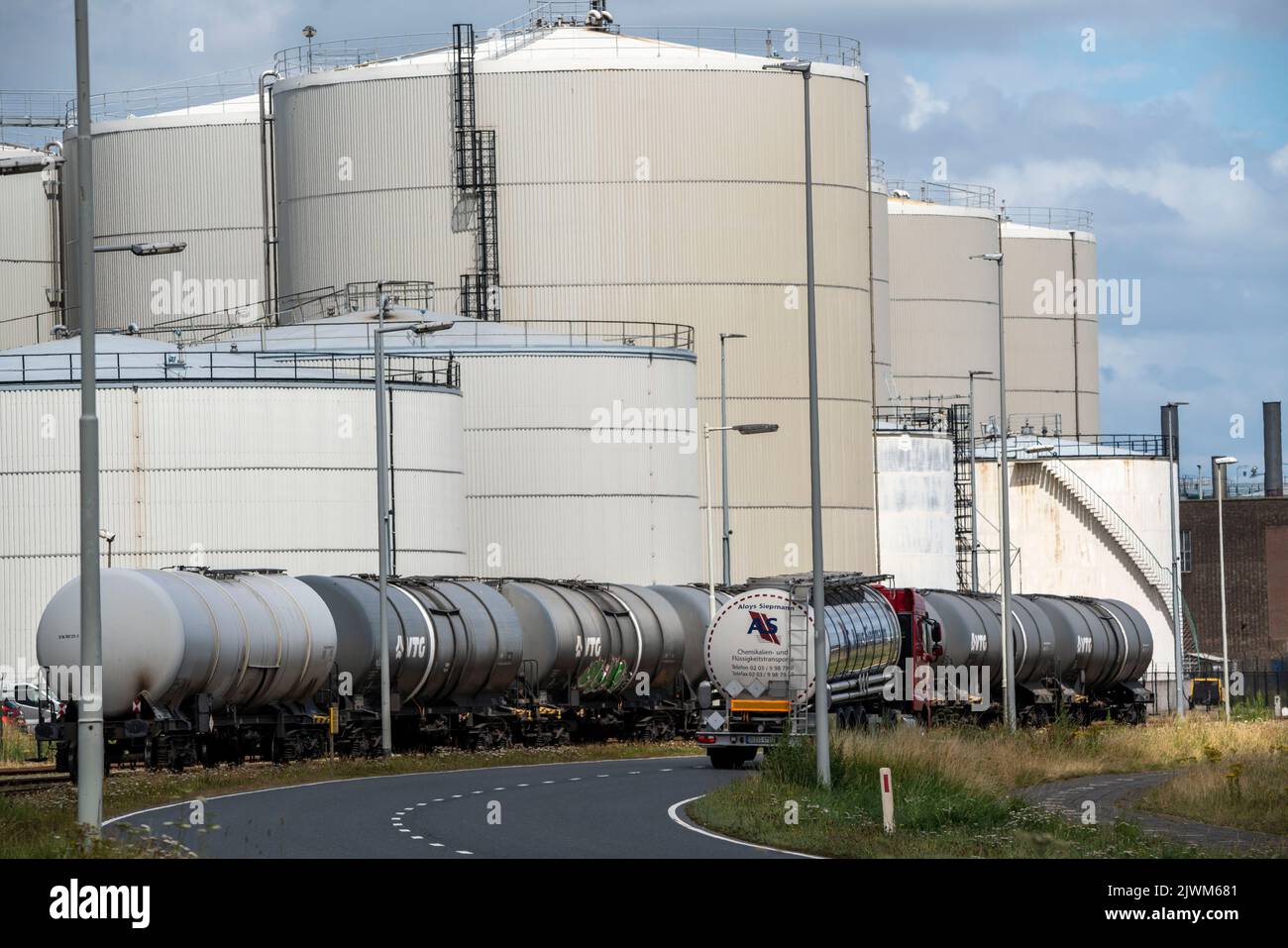 Europoort, Pernis, Port of Rotterdam, tank facilities of Wilmar Edible