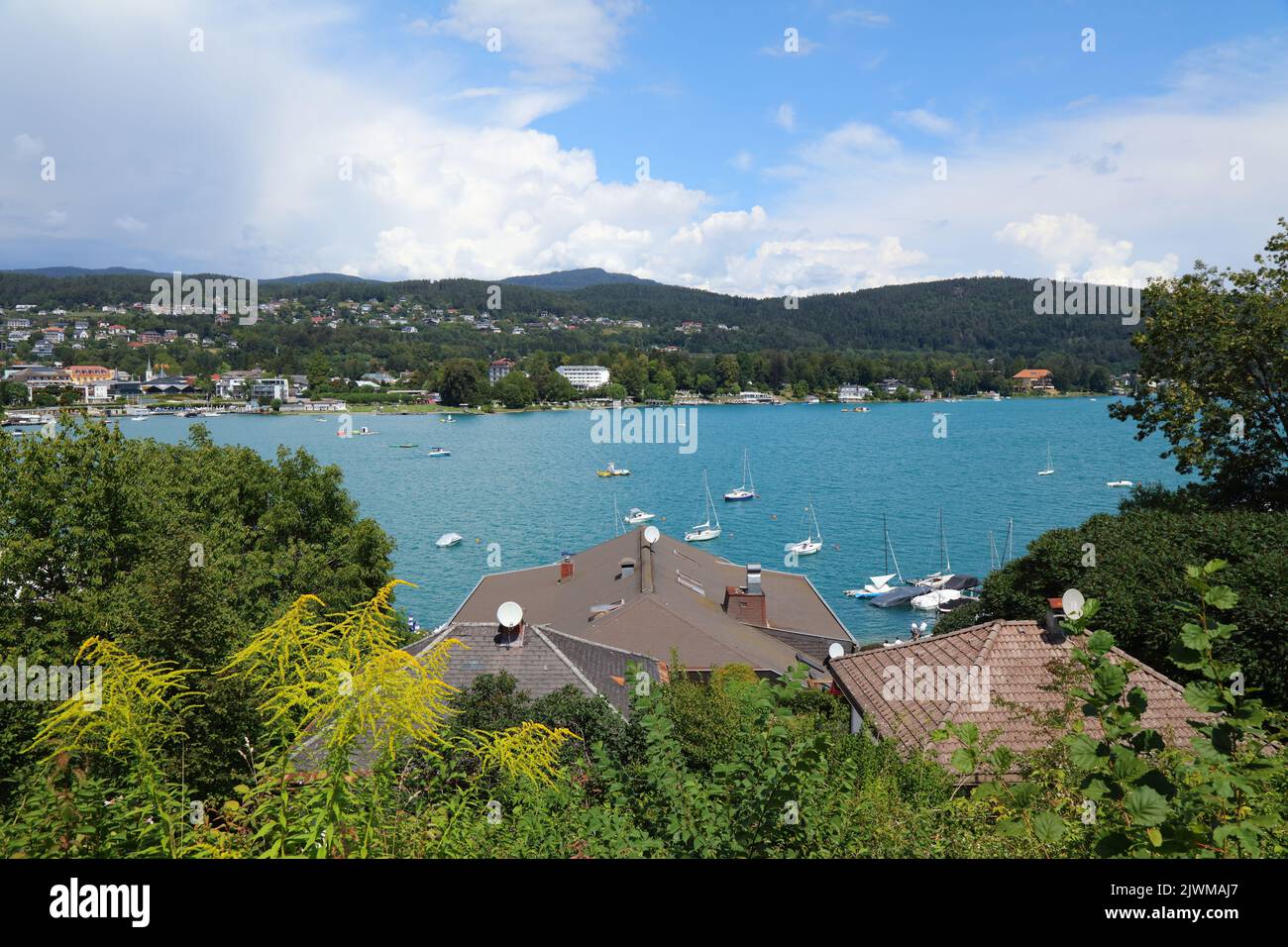 Worthersee mountain lake in Austrian Alps. Austria landscape in State of Carinthia. Town of Velden am Worther See. Stock Photo