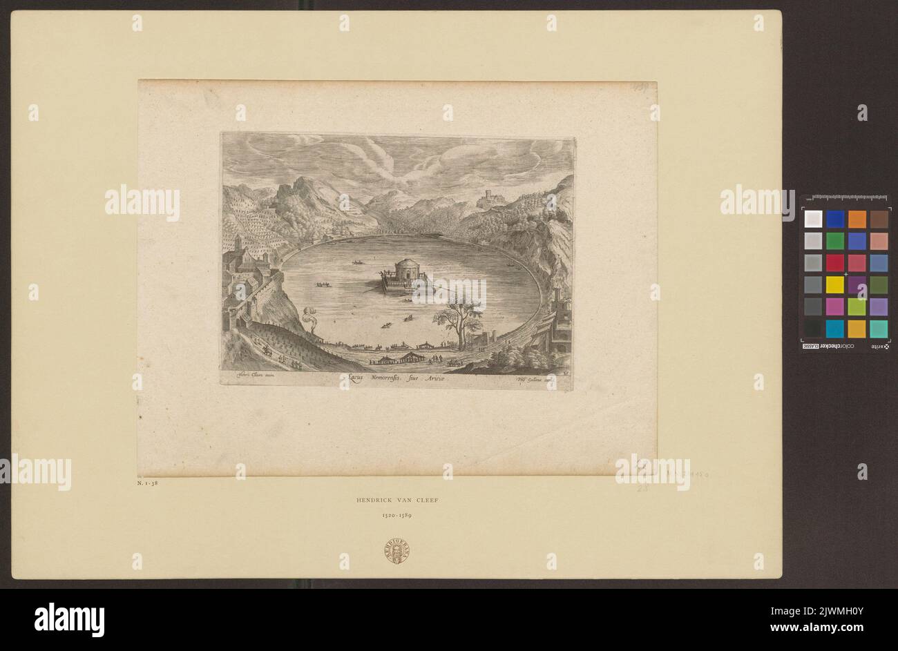 Lacus Nemorensis, view of a volcanogenic lake in the Alban Hills in Italy, in the middle of the lake, a rotunda on a pier with an angler.. Galle, Theodor (1571-1633), graphic artist, Galle, Philips (1537-1612), graphic artist, Cleve, Hendrick van, III (ca 1525-1589), draughtsman, cartoonist Stock Photo