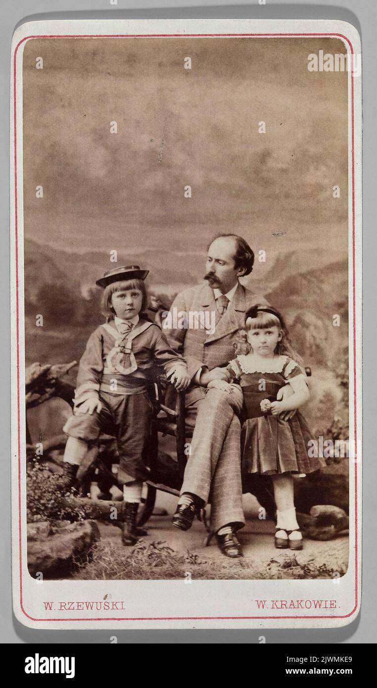 Portrait of Roman Wodzicki with children – August and Taida. Rzewuski, Walery (1837-1888), photographer Stock Photo
