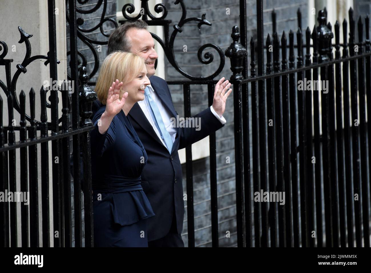 London, UK. 6th Sep, 2022. Liz Truss gives her first speech in Downing Street as the new Prime Minister of the United Kingdom after returning from Balmoral Castle in Scotland where her role was appointed by Her Majesty Queen Elizabeth ll and Truss was invited to form a government. Pictured with Husband Hugh O'Leary at the door to No10 Credit: MARTIN DALTON/Alamy Live News Stock Photo