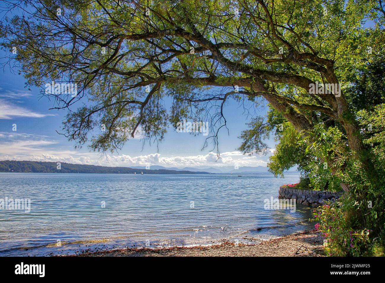 DE - BAVARIA: Tranquility along Lake Starnberg at Feldafing, Oberbayern Stock Photo
