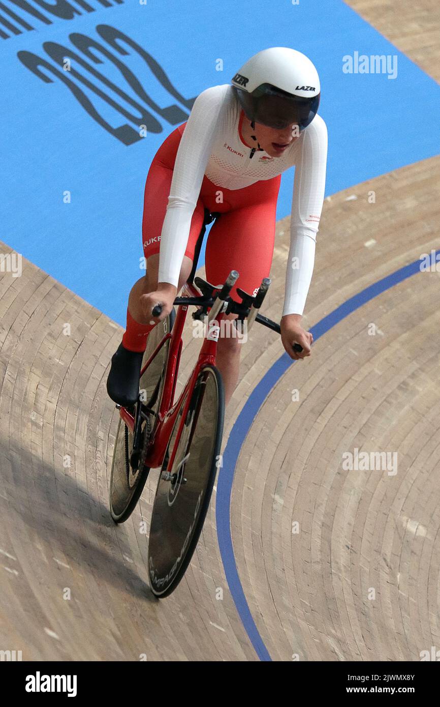 Madelaine Maddie LEECH of England in the women's 3000m Individual