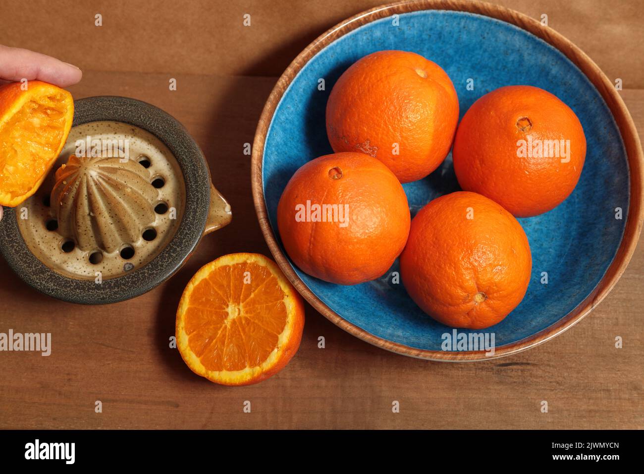 Preparing orange juice with a manual juicer Stock Photo Alamy