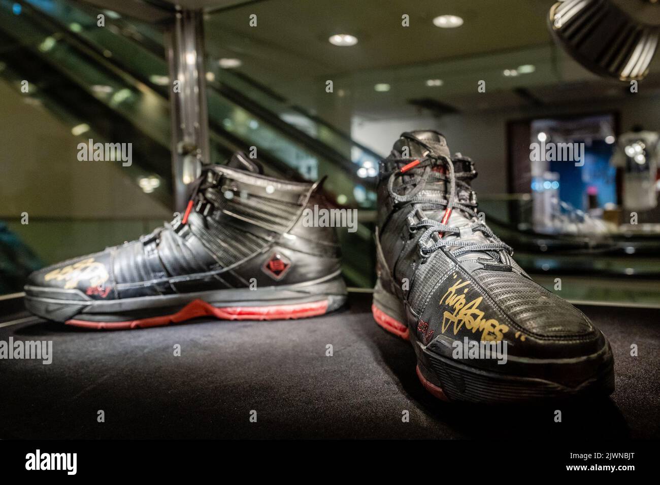 Lebron james shoes 2005 clearance